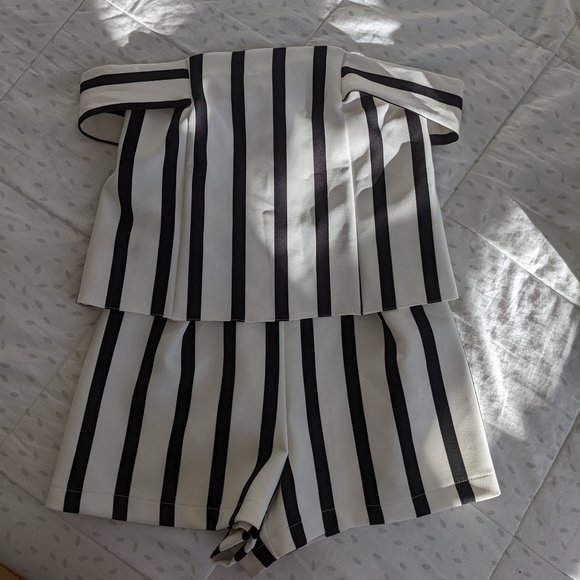 NWT TOPSHOP PETITE OFF-SHOULDER ROMPER - Picture 4 of 7